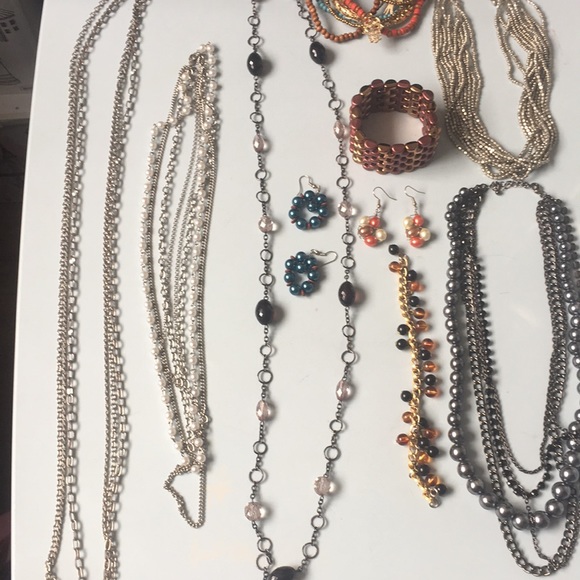 đź’ĄBOGOđź’Ą Lot of Costume Jewelry Preloved - Picture 13 of 13